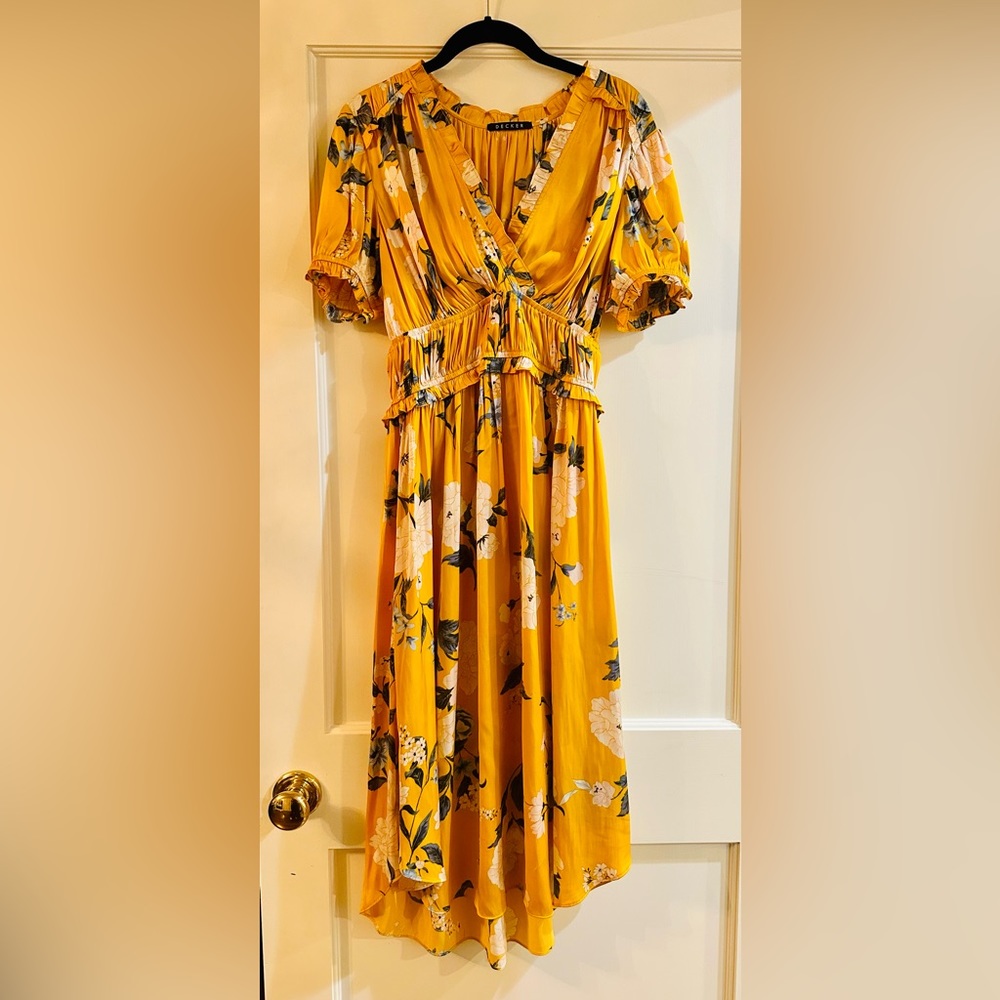 Decker size Medium yellow floral dress